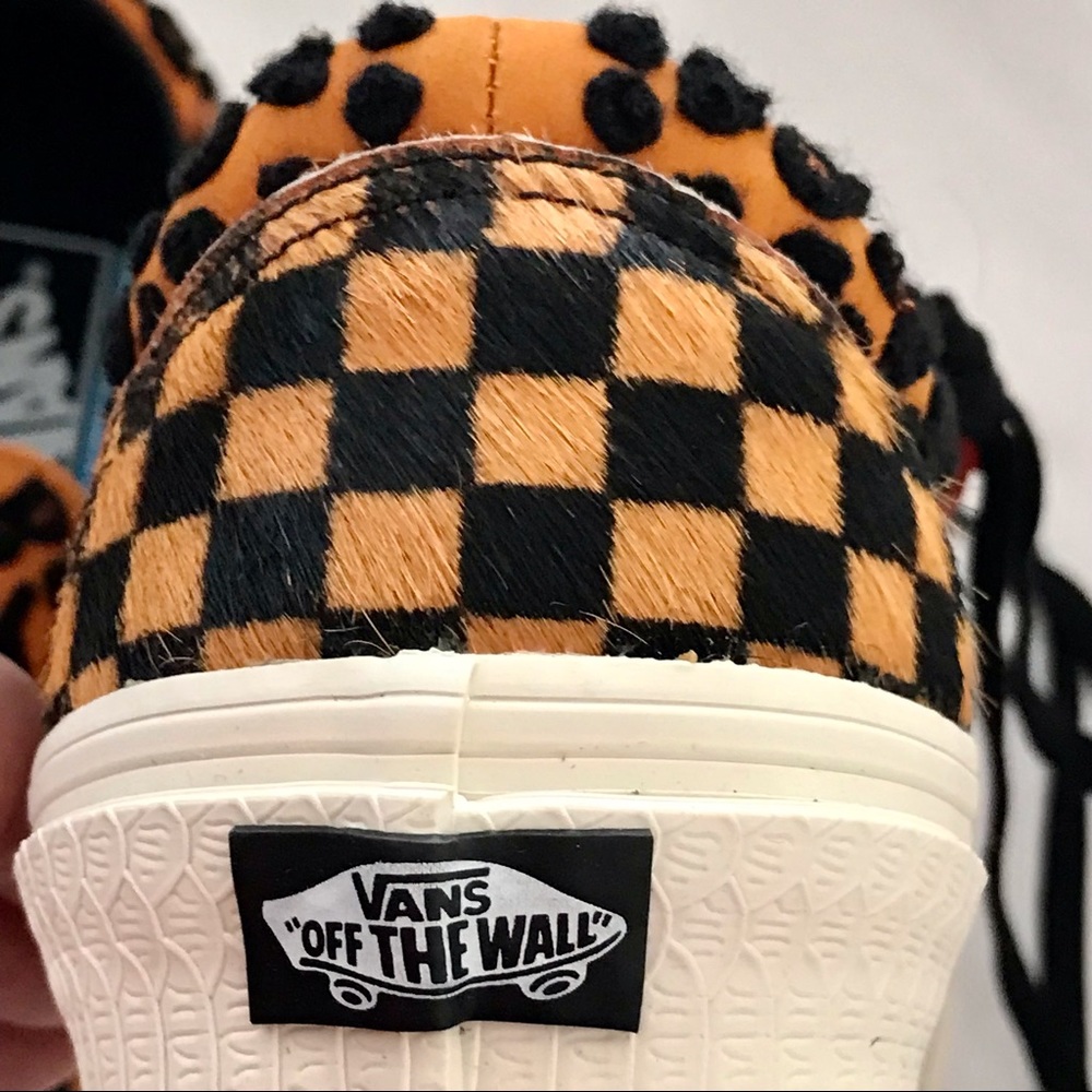 VANS~Unisex / BOLD Classic Sneaker - Picture 2 of 15